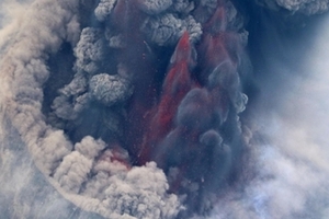 【マグマ】西之島から溶岩が噴出される…今も火山噴火は活発な模様