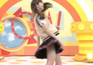 「おはスタ」Girls2原田都愛、スカートが捲れてパンチラハプニング！！