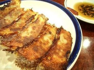 ぼく「餃子と唐揚げと春巻、ごはんをください」店員「はーい、お飲み物は？」←これやめろ